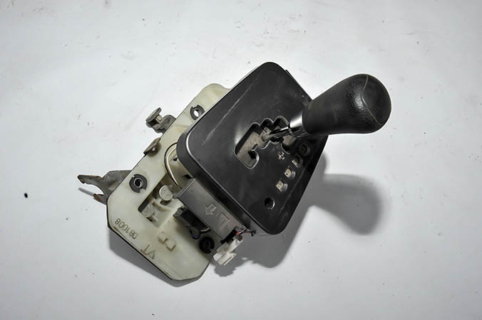 X-TYPE ÇIKMA PARÇA VİTES KUTUSU.JPG